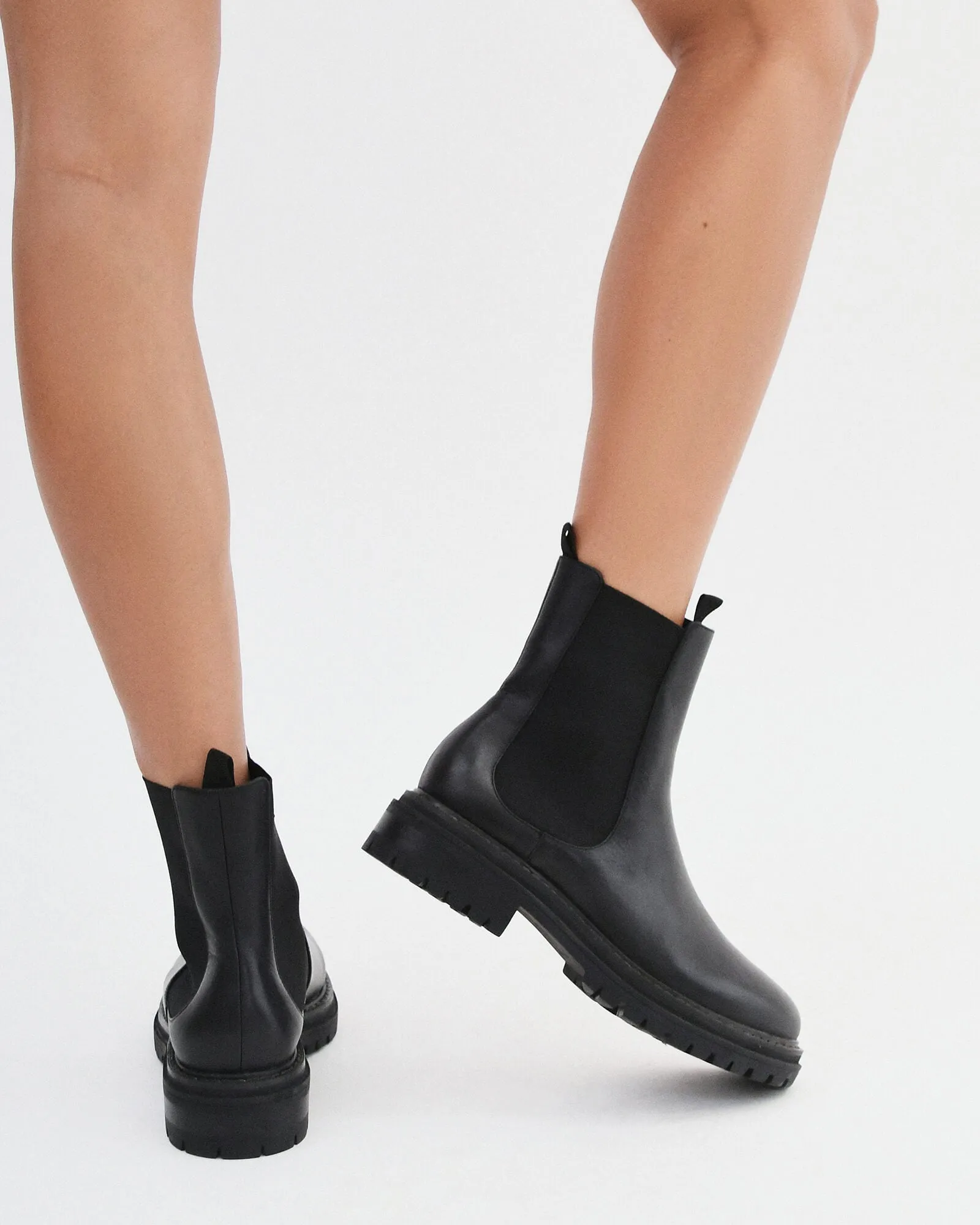 BLOOM FLAT ANKLE BOOTS BLACK LEATHER