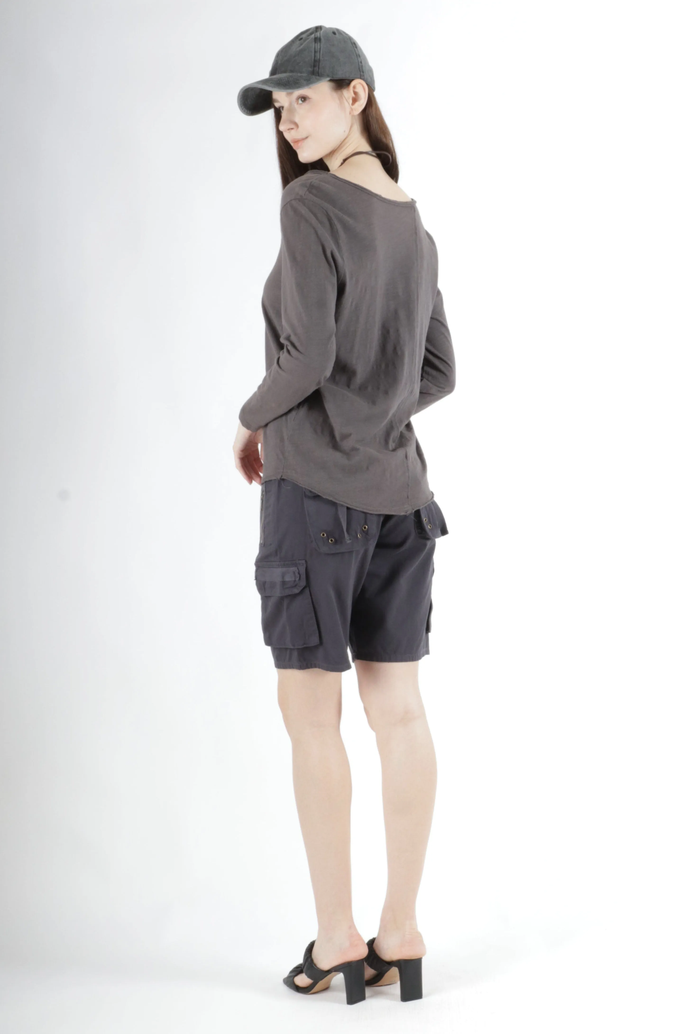Easy Bermuda with zip pockets in Washed Black