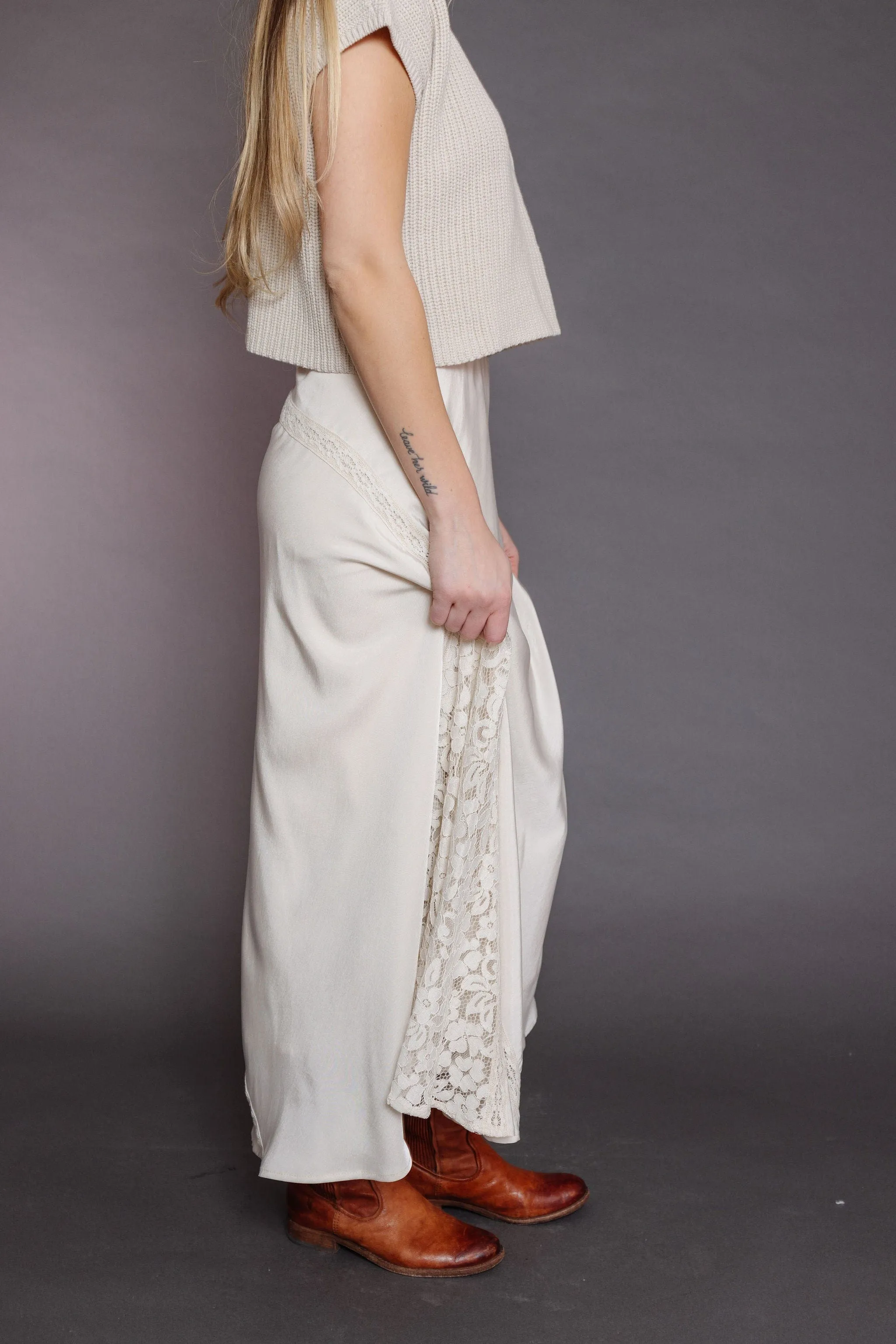 Lacy Skirt in Dove