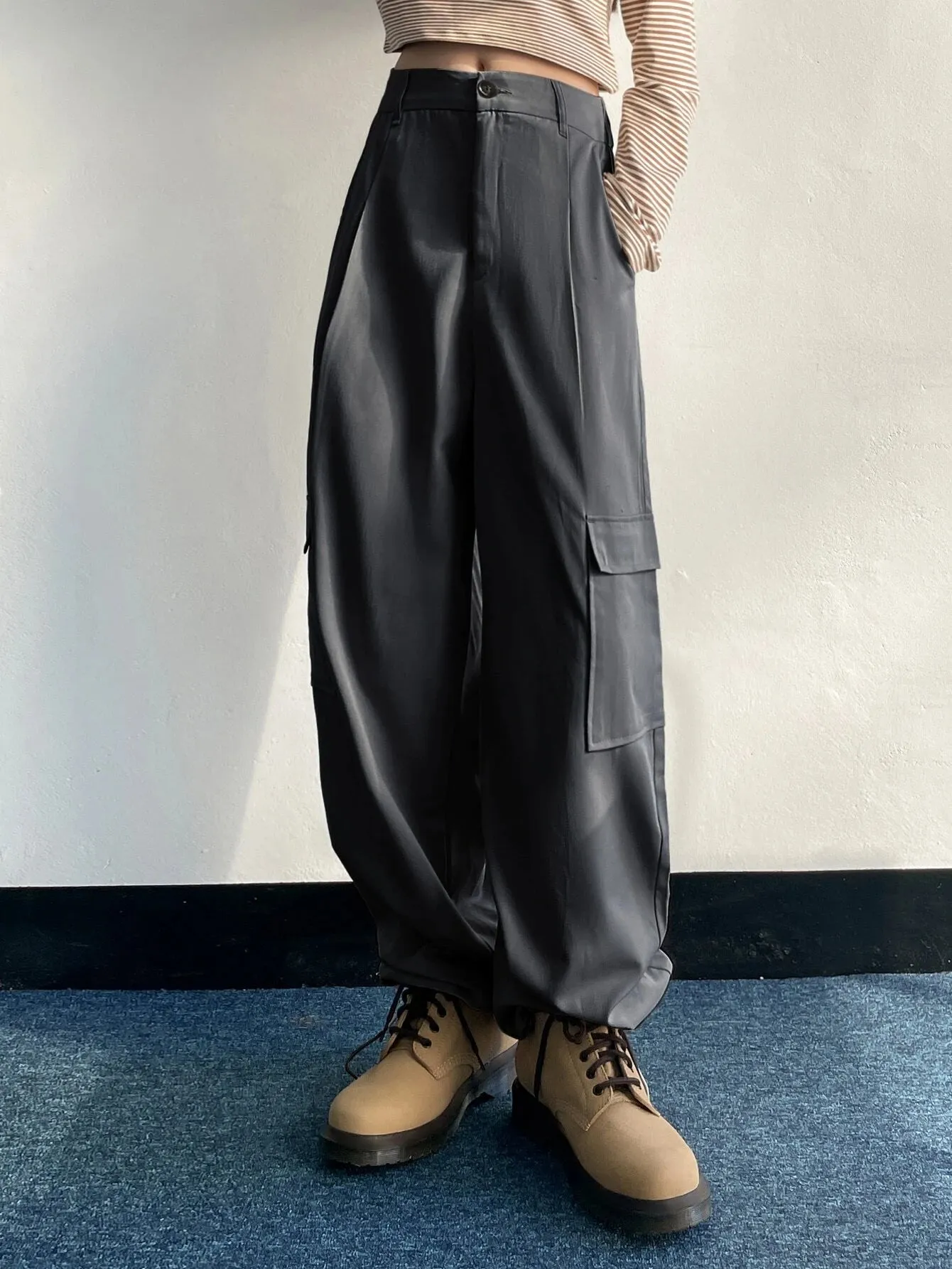 Relaxed Fit Buttoned Cargo Pants