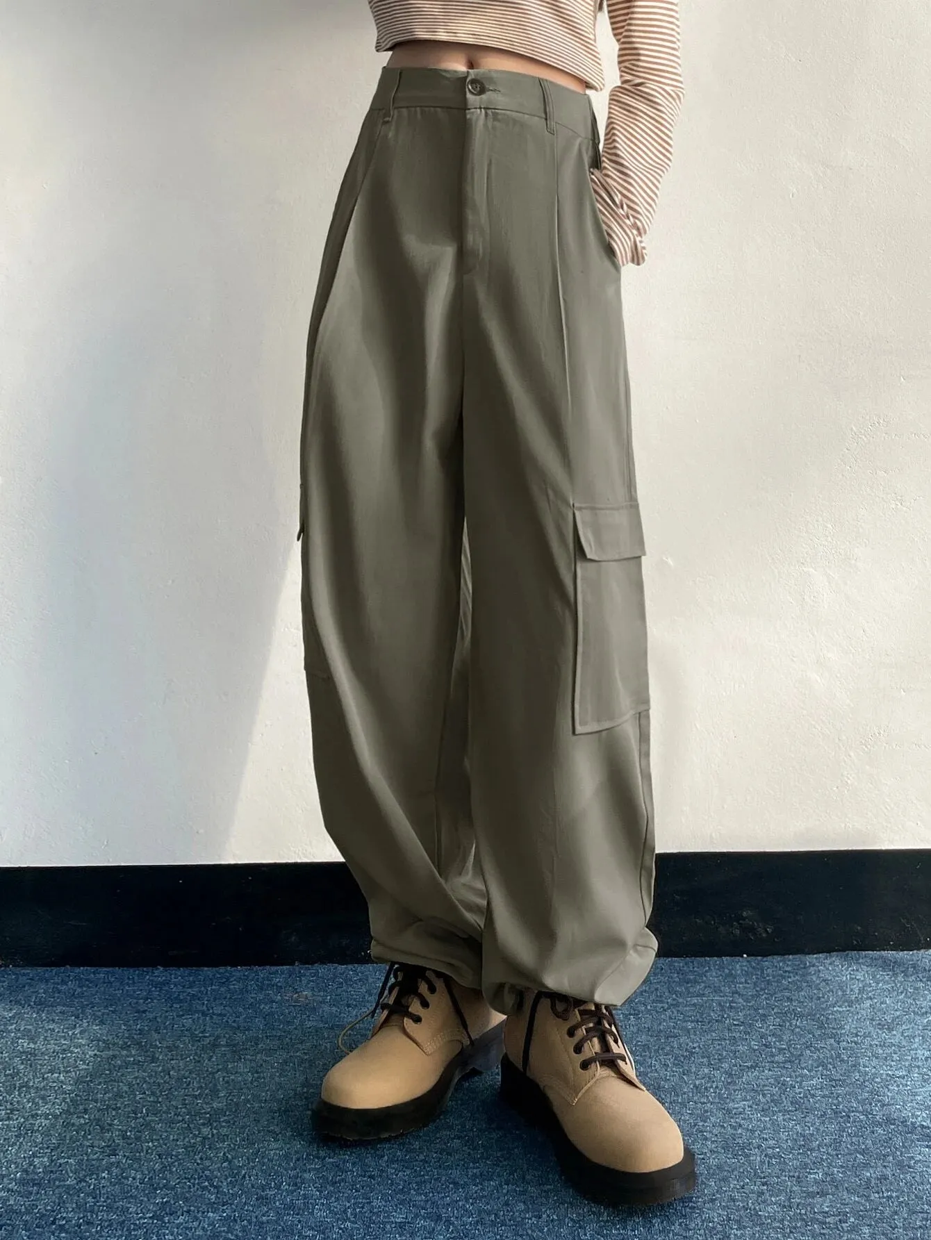 Relaxed Fit Buttoned Cargo Pants