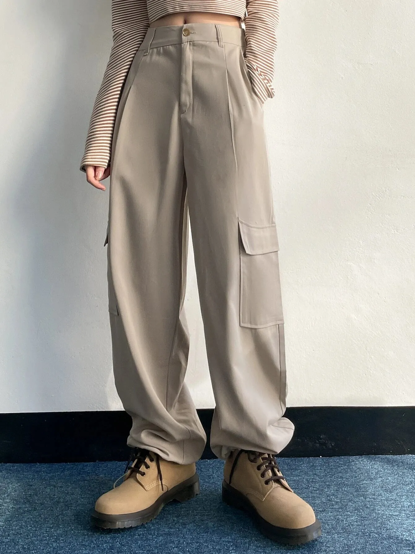 Relaxed Fit Buttoned Cargo Pants