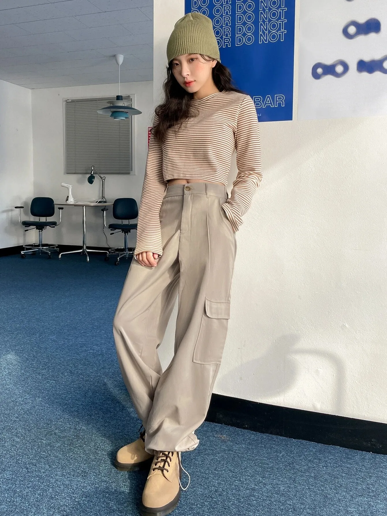 Relaxed Fit Buttoned Cargo Pants