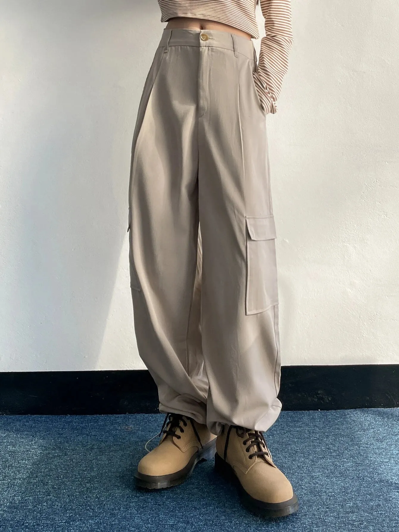 Relaxed Fit Buttoned Cargo Pants