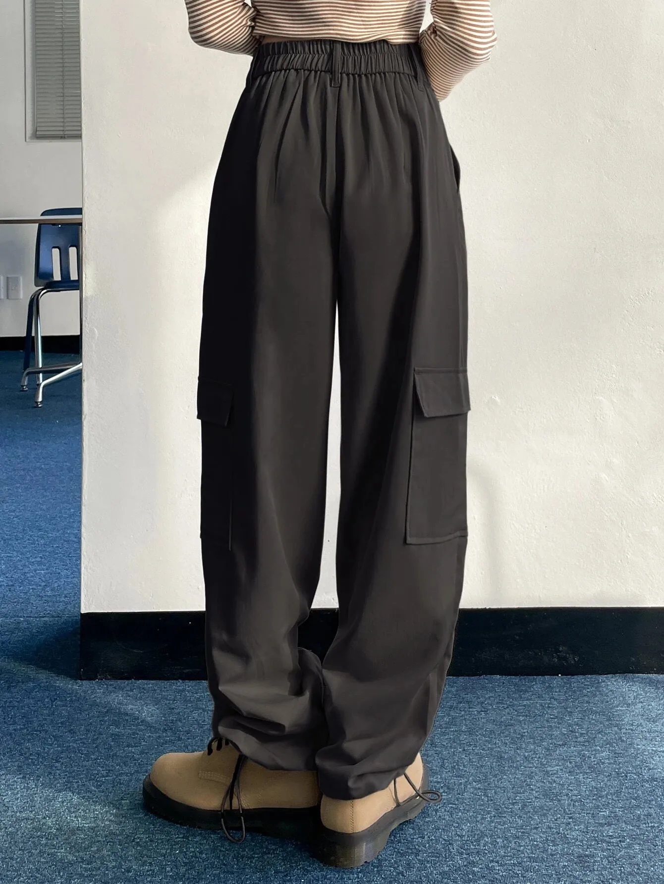 Relaxed Fit Buttoned Cargo Pants