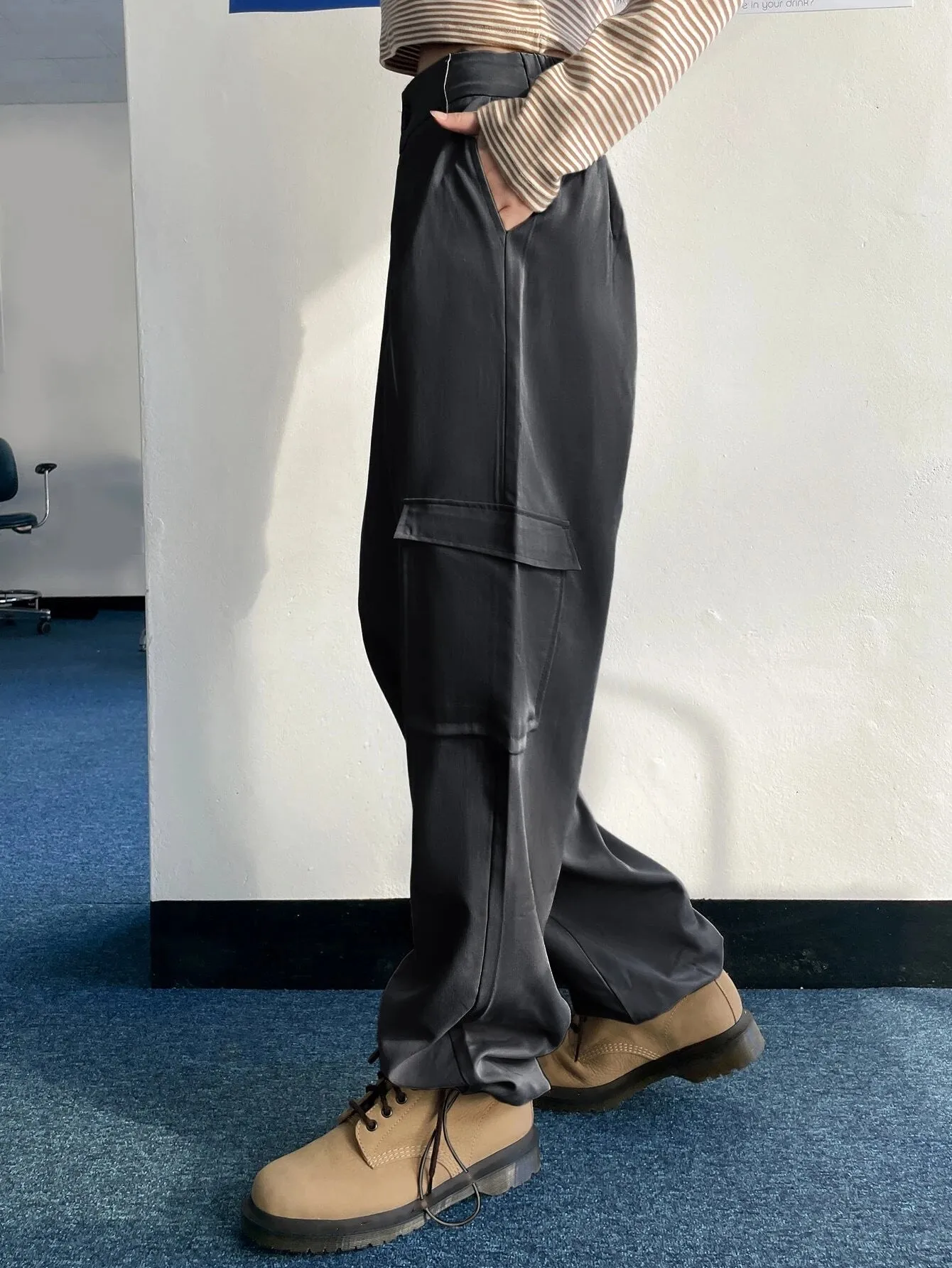 Relaxed Fit Buttoned Cargo Pants