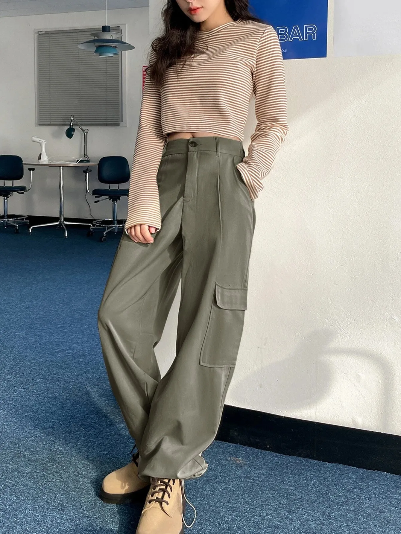 Relaxed Fit Buttoned Cargo Pants