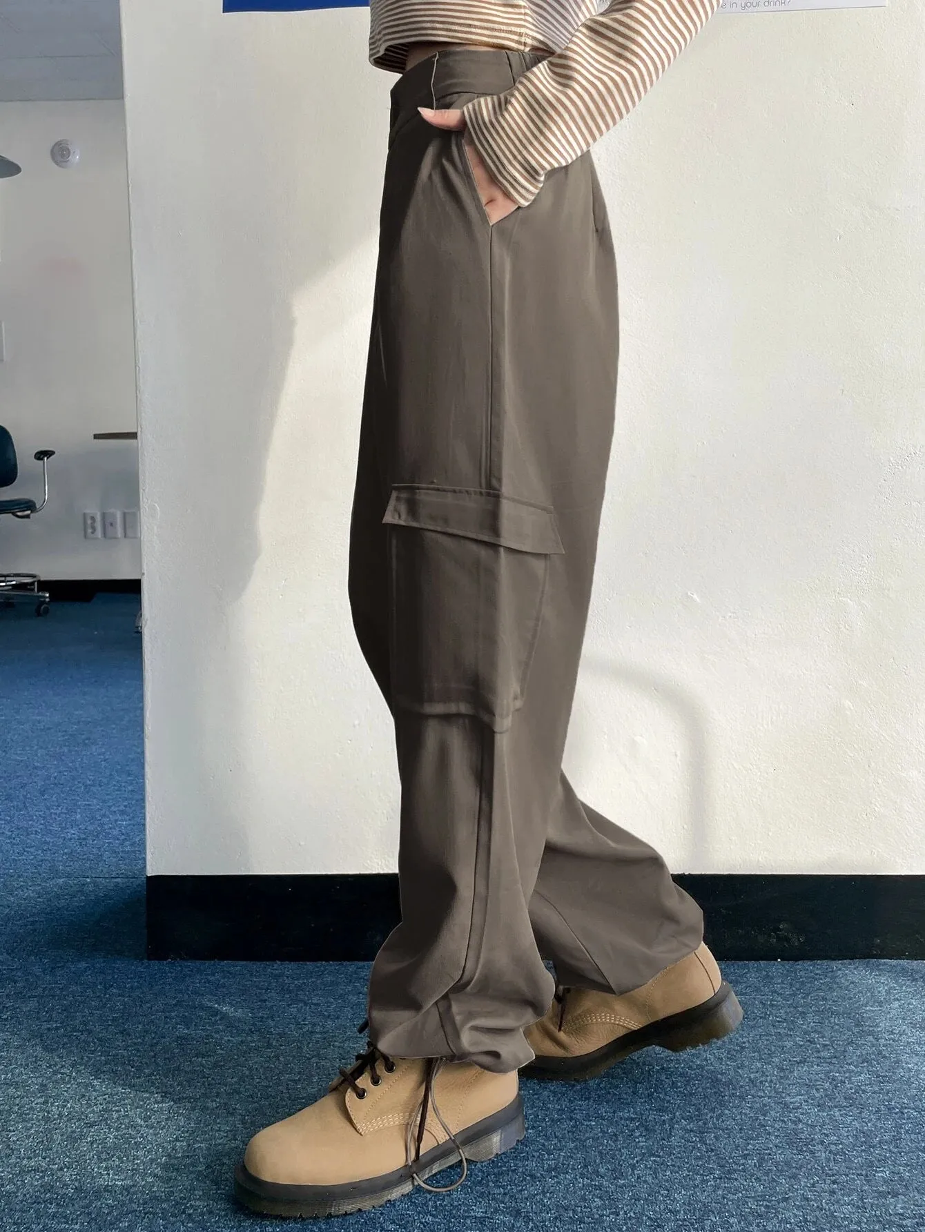Relaxed Fit Buttoned Cargo Pants