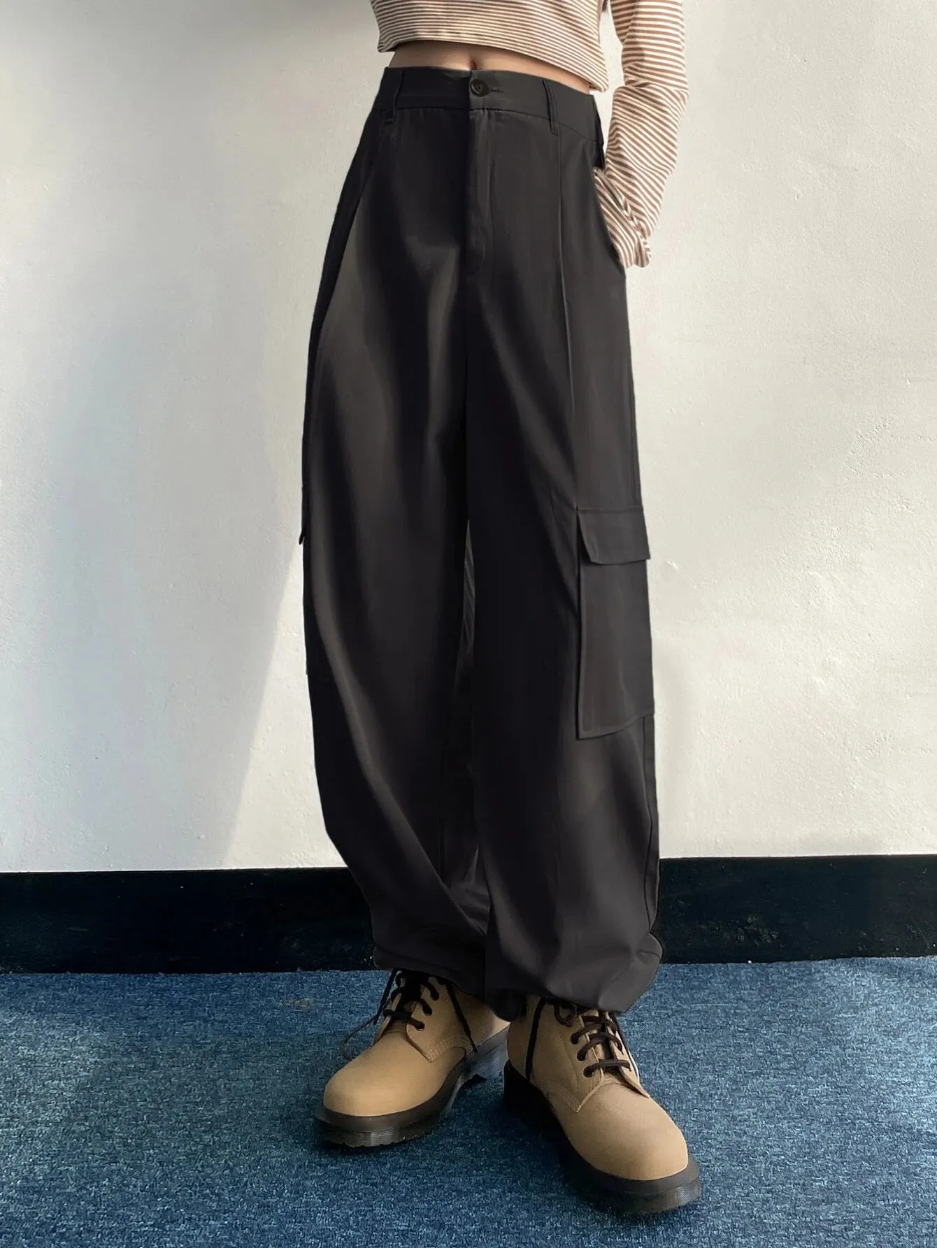 Relaxed Fit Buttoned Cargo Pants