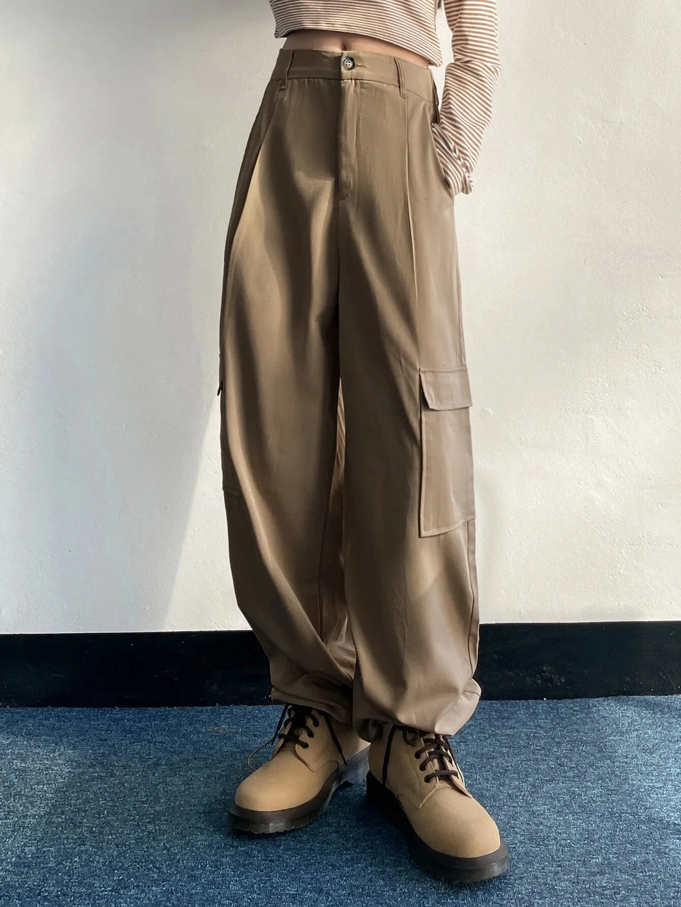 Relaxed Fit Buttoned Cargo Pants
